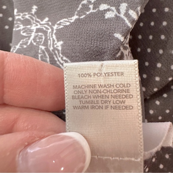 LOFT Embroidered Dot Sleeveless Blouse with Zip Up Back | Size M - Picture 11 of 12